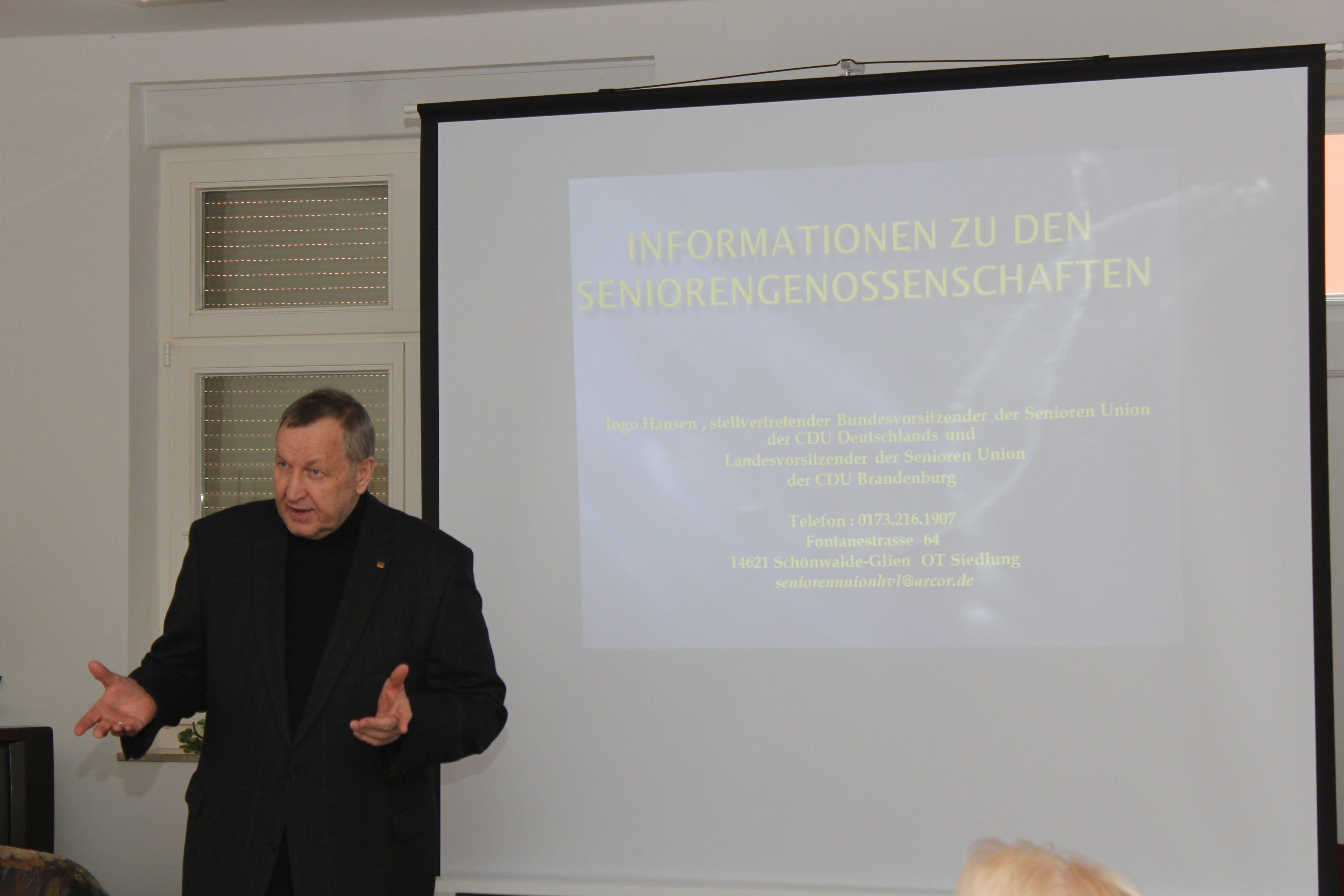 Ingo Hansen bei seinem Vortrag über Seniorengenosschaften im März 2012